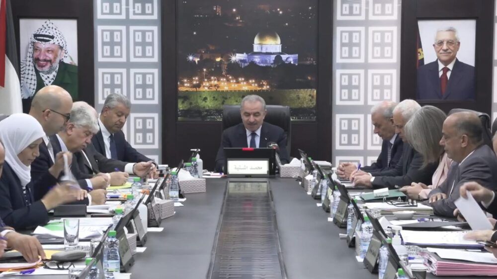 اشتية يدعو المجتمع الدولي لتحمل مسؤولياته تجاه جرائم الاحتلال بحق شعبنا