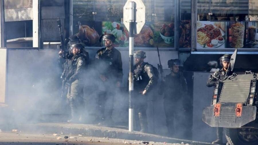 إصابات بالاختناق خلال مواجهات مع الاحتلال في بيت أمر