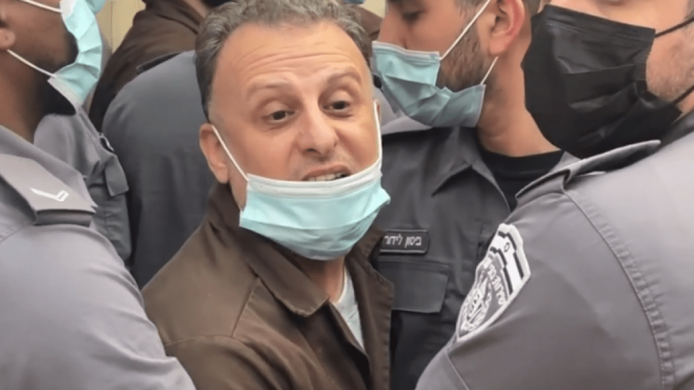 الأسير يعقوب قادري يدخل عامه الـ20 في سجون الاحتلال