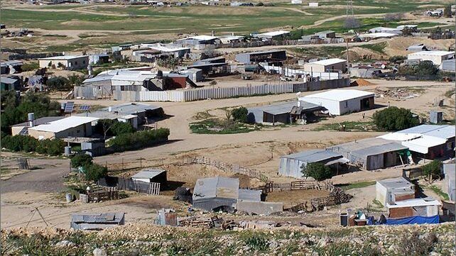 الاحتلال يبيع معدات مواطن من الرأس الأحمر بالمزاد العلني