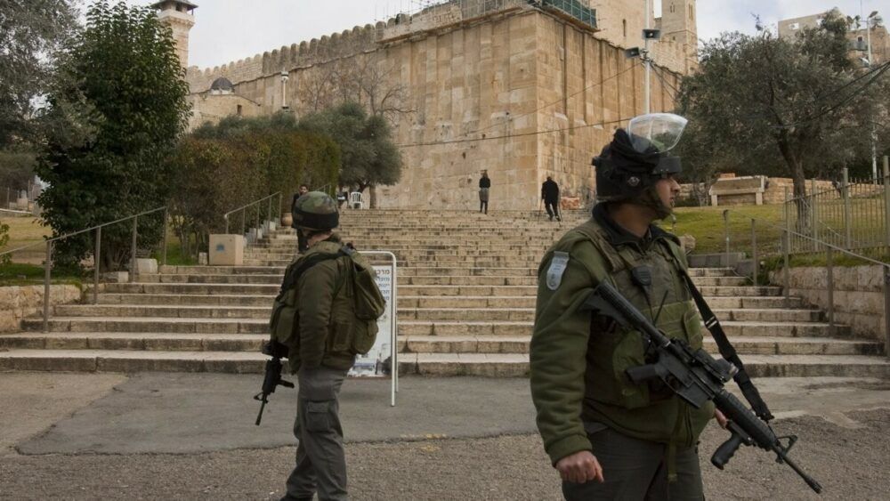 الاحتلال يقرر إغلاق الحرم الإبراهيمي