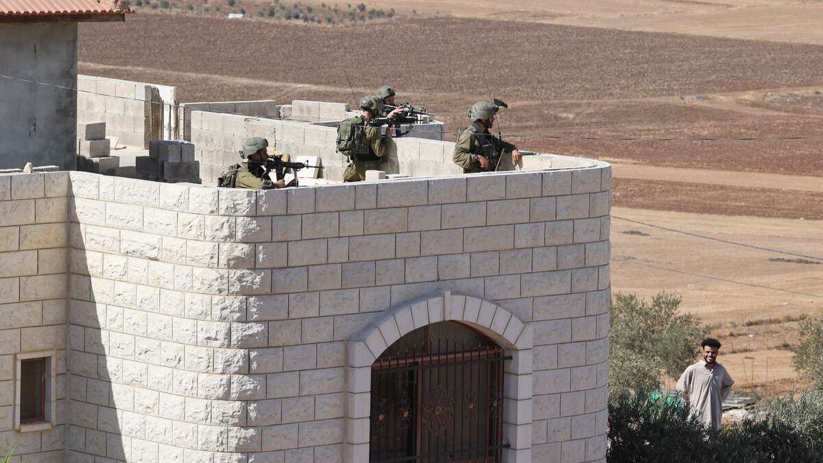 الاحتلال يشن حملة مداهمات واعتقالات في دير جرير