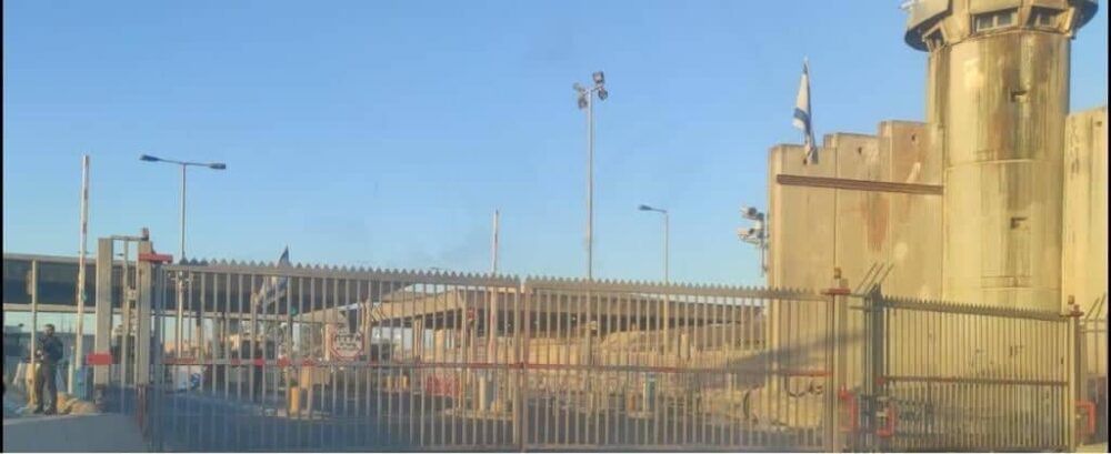 الاحتلال يغلق حاجز قلنديا العسكري