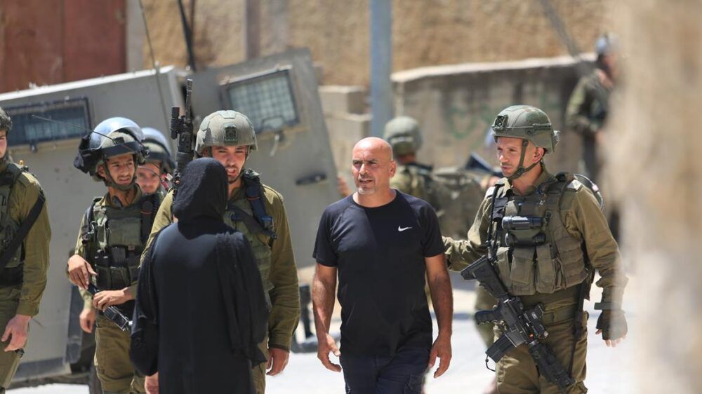 الاحتلال يعتقل 20 مواطنا من الضفة