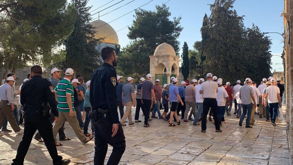 عشرات المستوطنين يقتحمون "الأقصى"