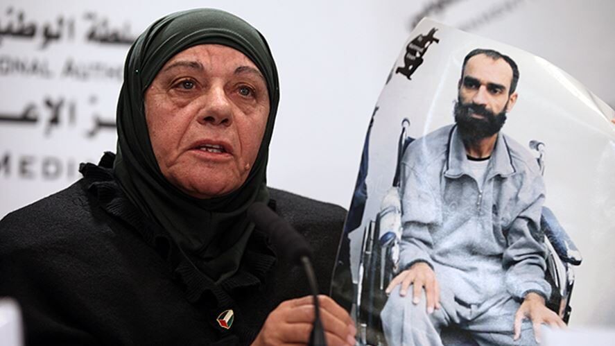 الاحتلال ينقل الأسير المضرب عن الطعام سامر العيساوي إلى زنازين "ريمون"