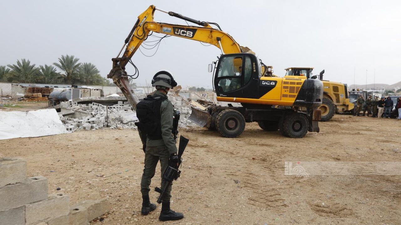 قوات الاحتلال تهدم منزلين وأسوارا في الديوك غرب أريحا