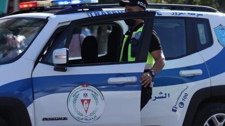 الشرطة: ضبط مركبة غير قانونية يقودها طفل بعمر 9 سنوات في الخليل