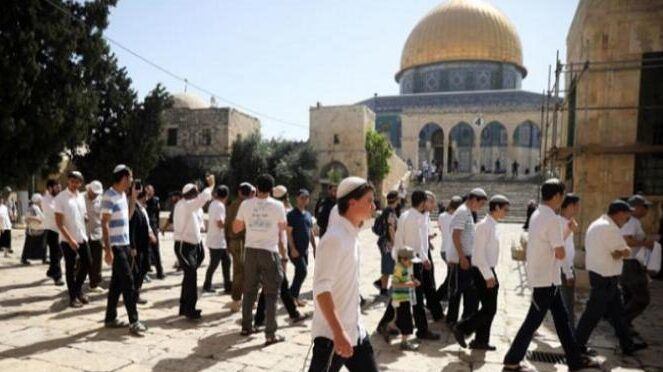 عشرات المستوطنين اقتحموا "الأقصى"