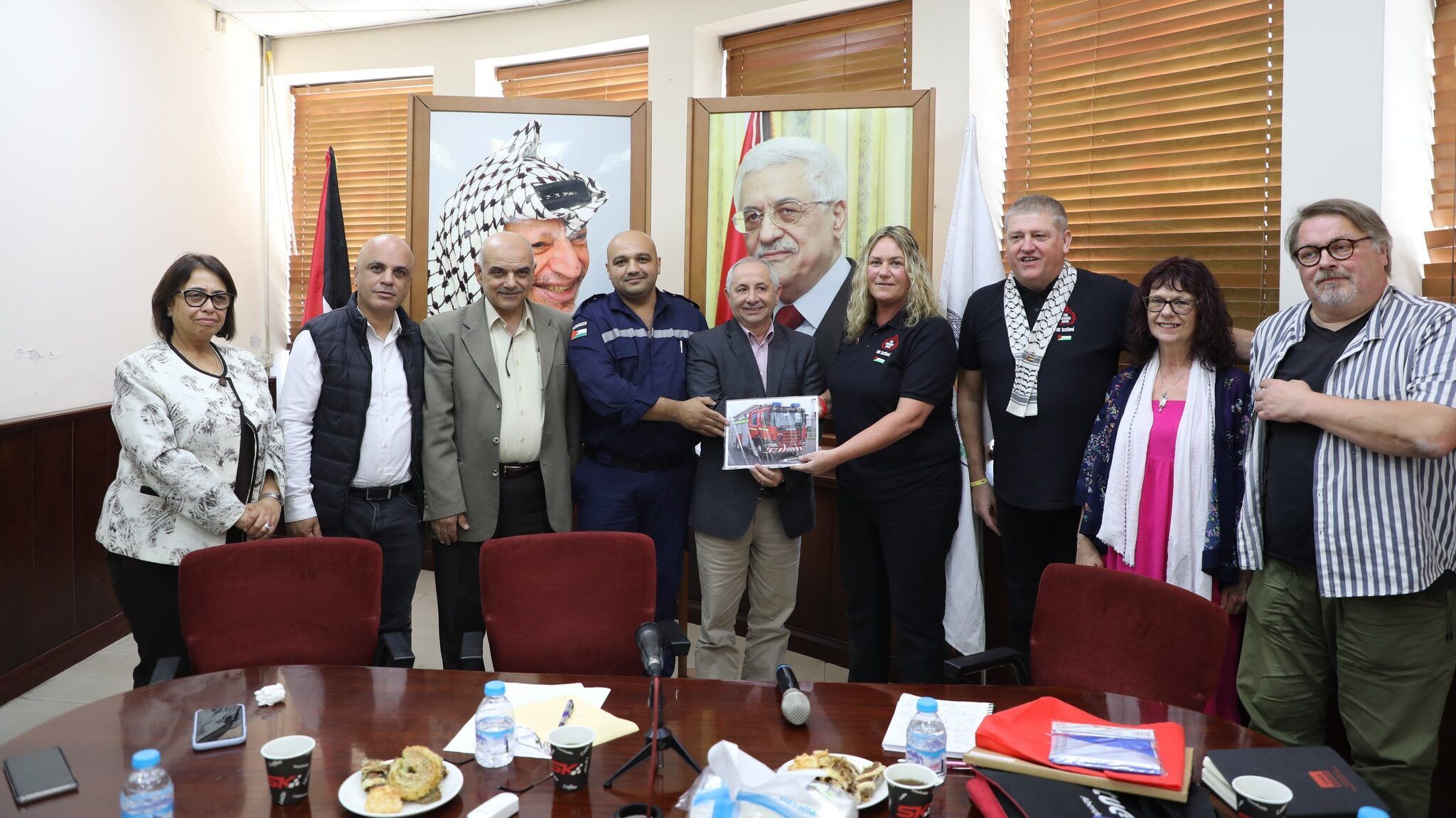 اتحاد نقابات الإطفاء الإسكتلندي يعلن عن تقديم سيارة إطفاء حديثة ومجهزة لبلدية نابلس