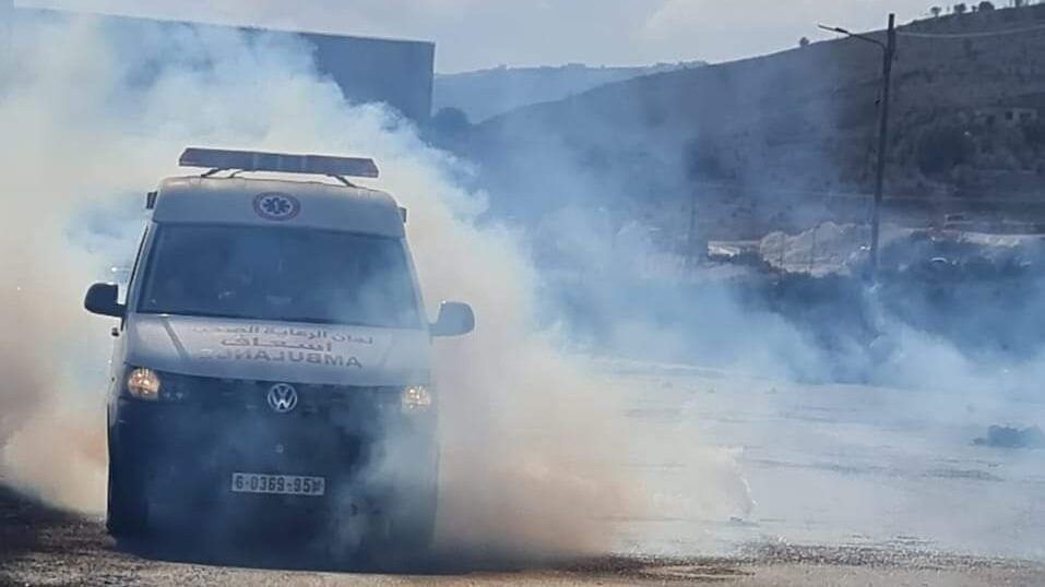 إصابات بالاختناق جراء قمع الاحتلال مسيرة لكسر الحصار في نابلس