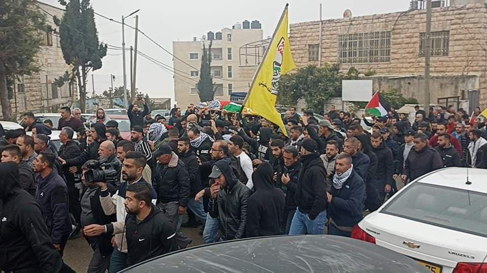 تشييع جثمان الشهيد مفيد اخليل في بيت أمر وسط مواجهات