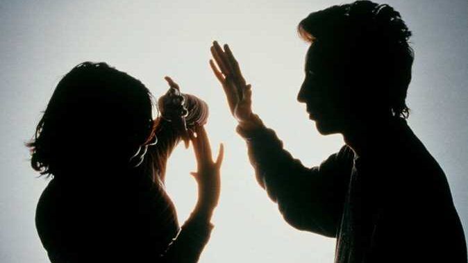 حملات مناهضة العنف ضد المرأة.. بين الشعارات والنتائج!