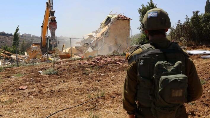 الاحتلال يخطر بوقف البناء في 11 مبنى سكنيا وإزالة 20 منشأة زراعية شمال أريحا