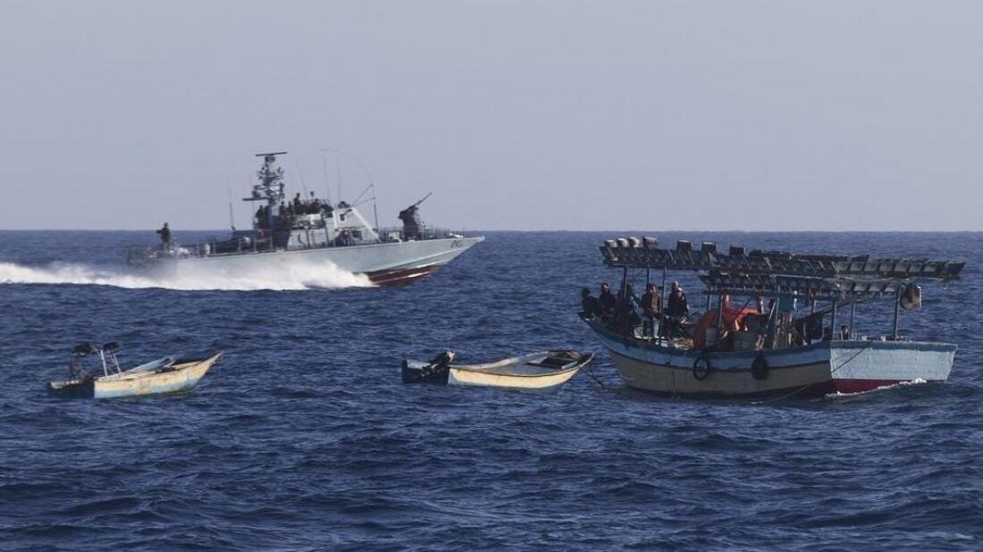 بحرية الاحتلال تستهدف الصيادين في بحر مدينة غزة