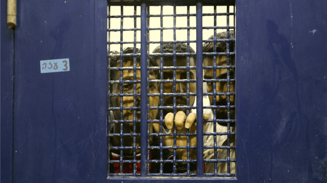 الاحتلال أصدر 219 أمر اعتقال إداري خلال الشهر الماضي