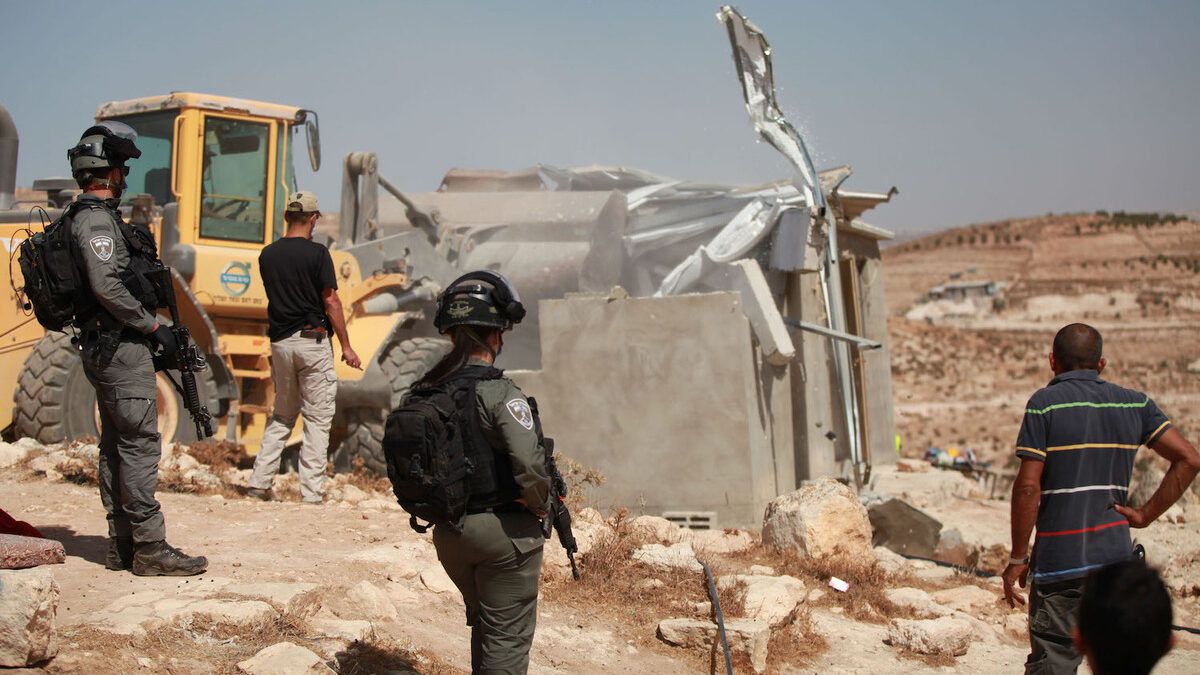 الاحتلال يهدم منزلا جنوب بيت لحم