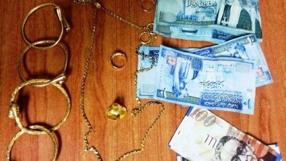 الشرطة تكشف ملابسات سرقة مبالغ مالية ومصاغ ذهبي في جنين