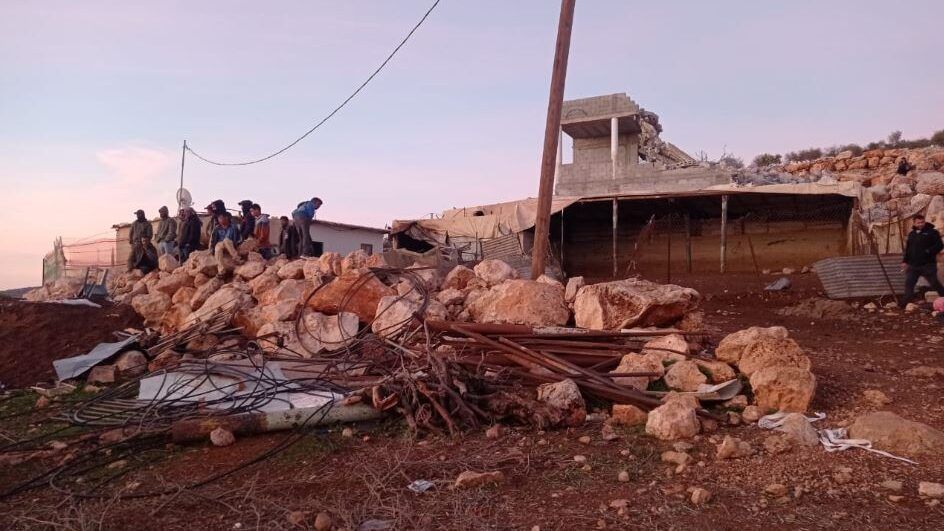 الاحتلال يهدم منزلاً مأهولاً بالسكان، ومنشآت أخرى في دوما جنوب نابلس