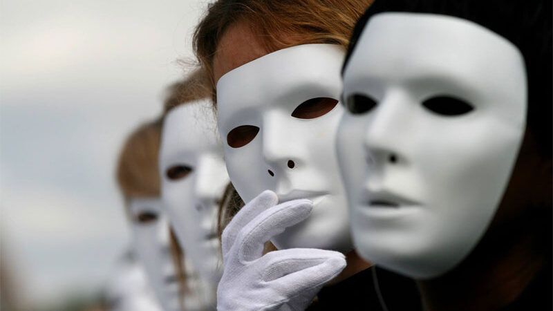 سقطَ القناعُ عن القناعِ ...!