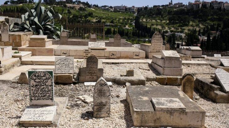 المقابر تتحول أداة للاستعمار