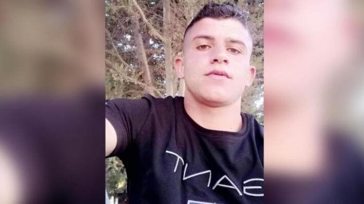 عائلة الشهيد عمار مفلح تنظم وقفات إحتجاجية للمطالبة بجثمان نجلها.