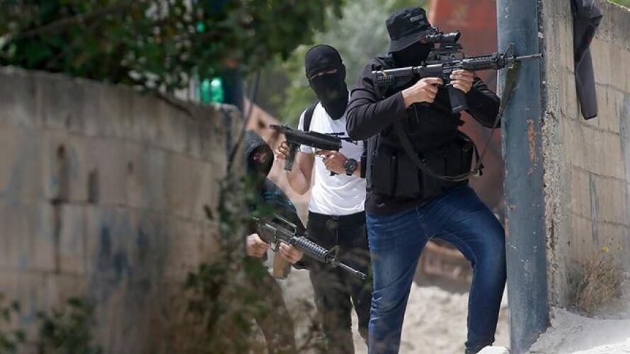 مقاومون يشتبكون مع قوات الاحتلال في جنين