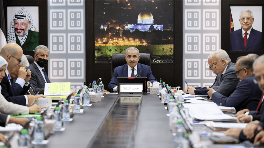 اشتية: مباشرة العمل بإجراءات إصدار جوازات السفر البيومتري لأهلنا في قطاع غزة