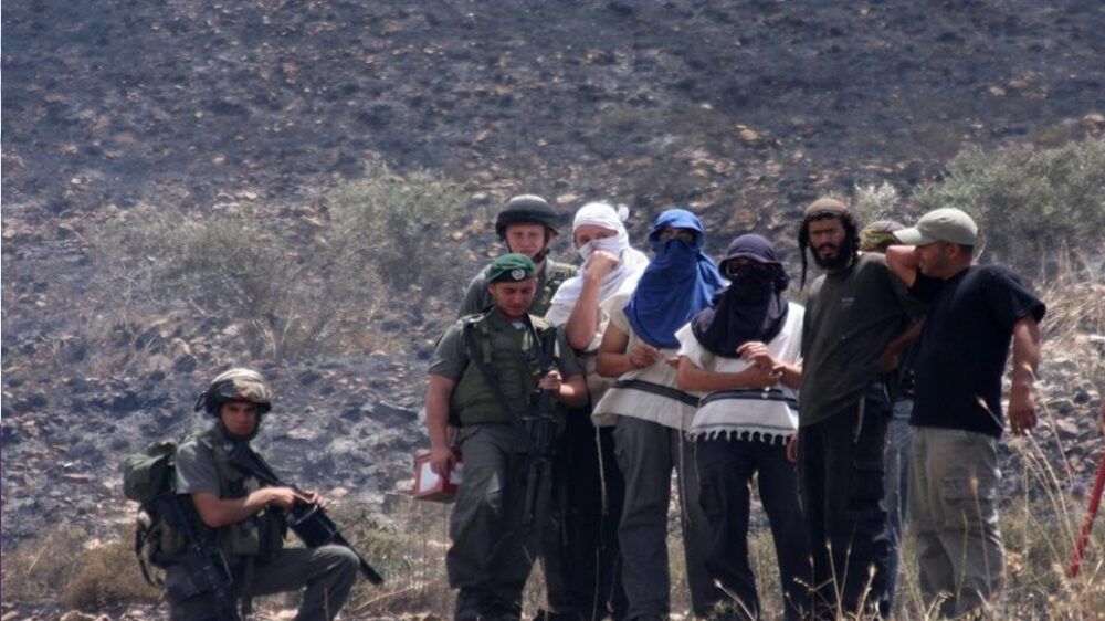 مستوطنون يمددون خط مياه لحظيرة أقاموها بالأغوار الشمالية