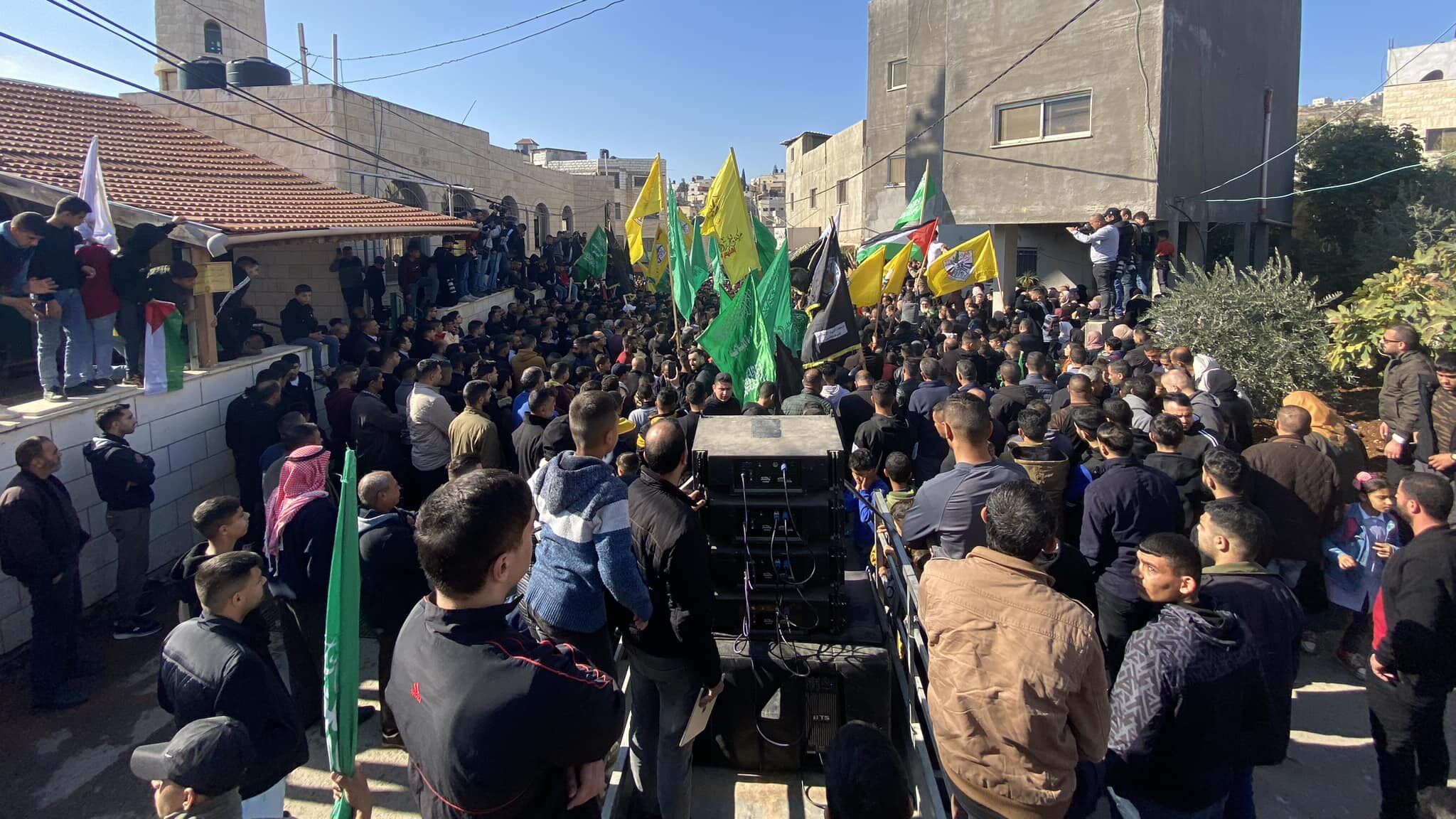 الآلاف يشيعون جثمان أحمد دراغمة في طوباس