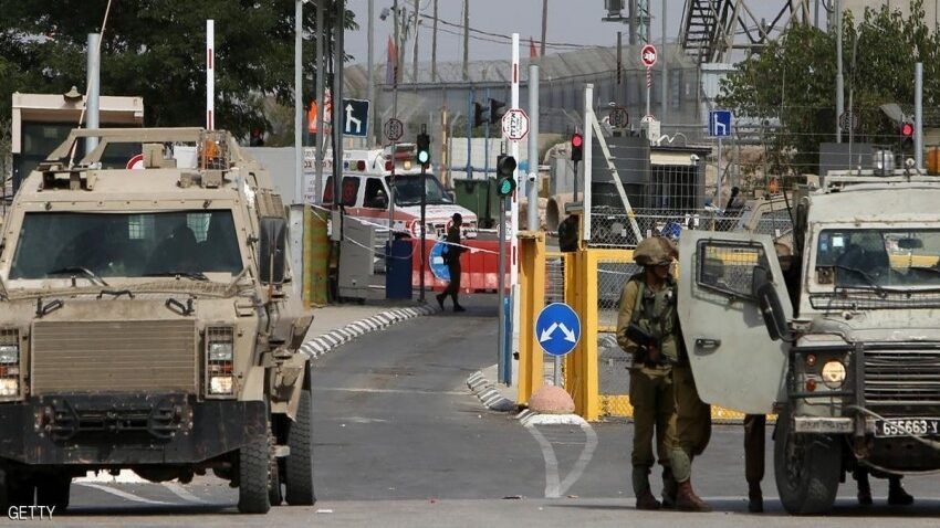 الاحتلال ينصب حواجز عسكرية قرب رام الله