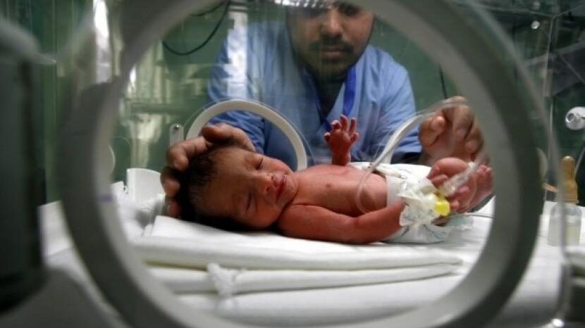 أكثر من 4 آلاف مولود و323 حالة وفاة بغزة الشهر المنصرم