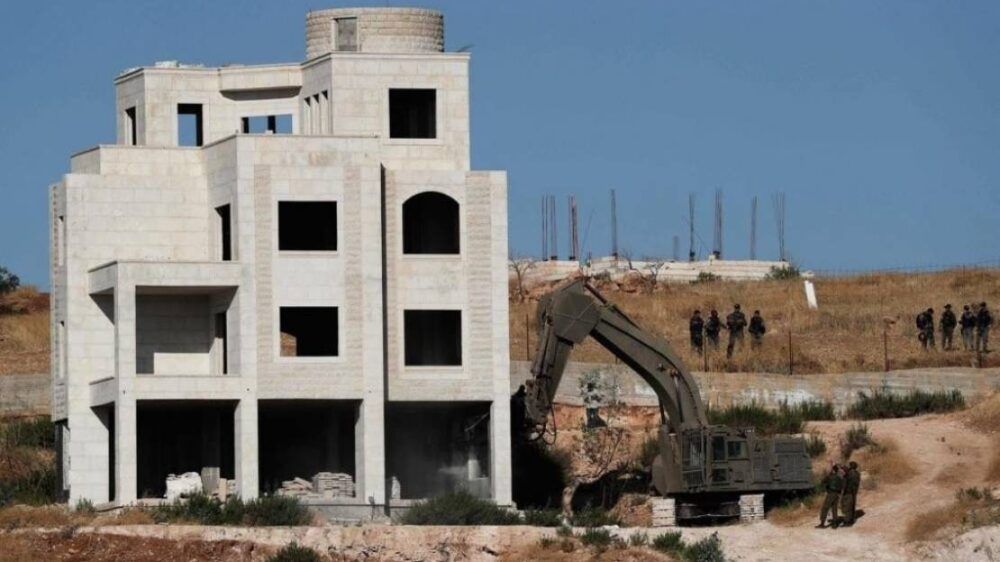 الاحتلال يخطر بهدم منازل قيد الإنشاء في العيسوية