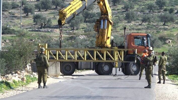 الاحتلال يغلق المدخل الرئيسي لبلدة عزون شرق قلقيلية