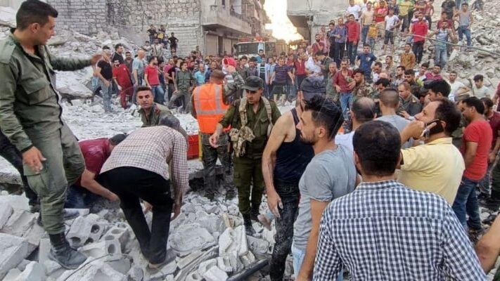 10 وفيات بانهيار مبنى سكني في حلب