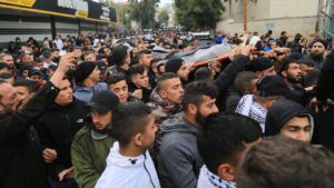 جماهير بلدتي اليامون وجبع يودعون الشهداء الثلاثة من امام مستشفى جنين