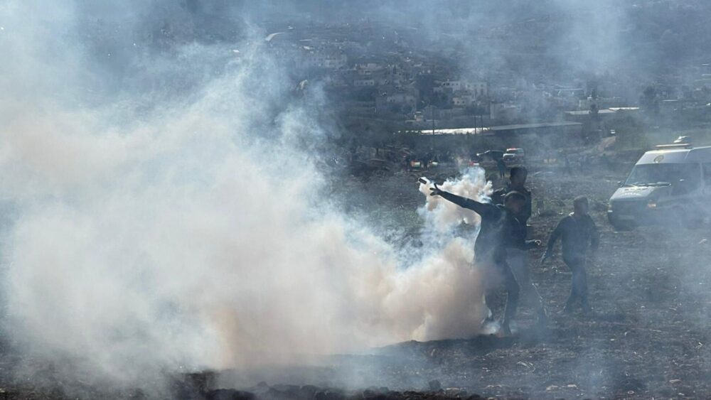 مــواجــهات مع الاحتلال في بلدة بيت دجن شرق نابلس3