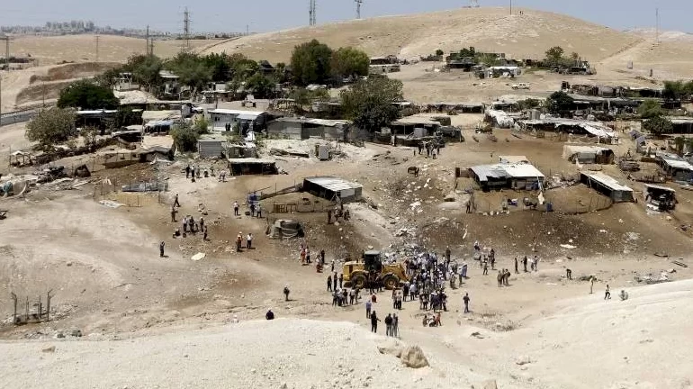 منعا لتهجير الأهالي.. اعتصام في الخان الأحمر شرق القدس المحتلة