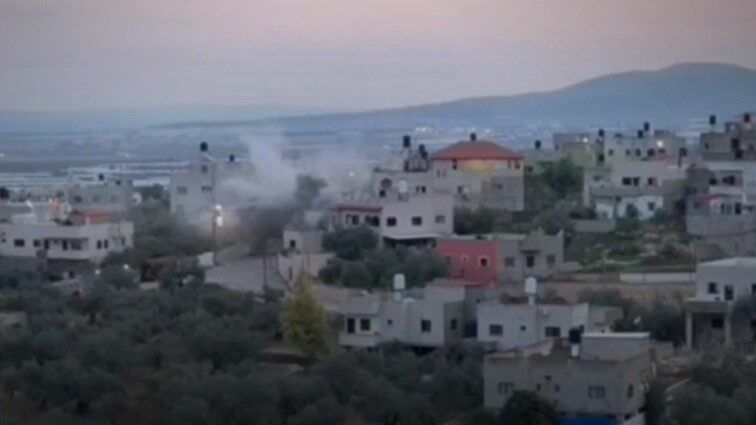 الاحتلال يفجر منزلا ذوي الشهيدين عبد الرحمن وأحمد عابد في قرية كفر دان