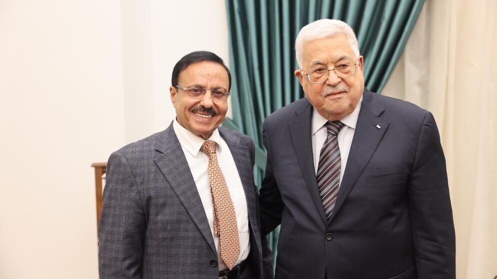 الرئيس محمود عباس يستقبل وفد الجامعة العربية الأمريكية وجامعة دندي البريطانية