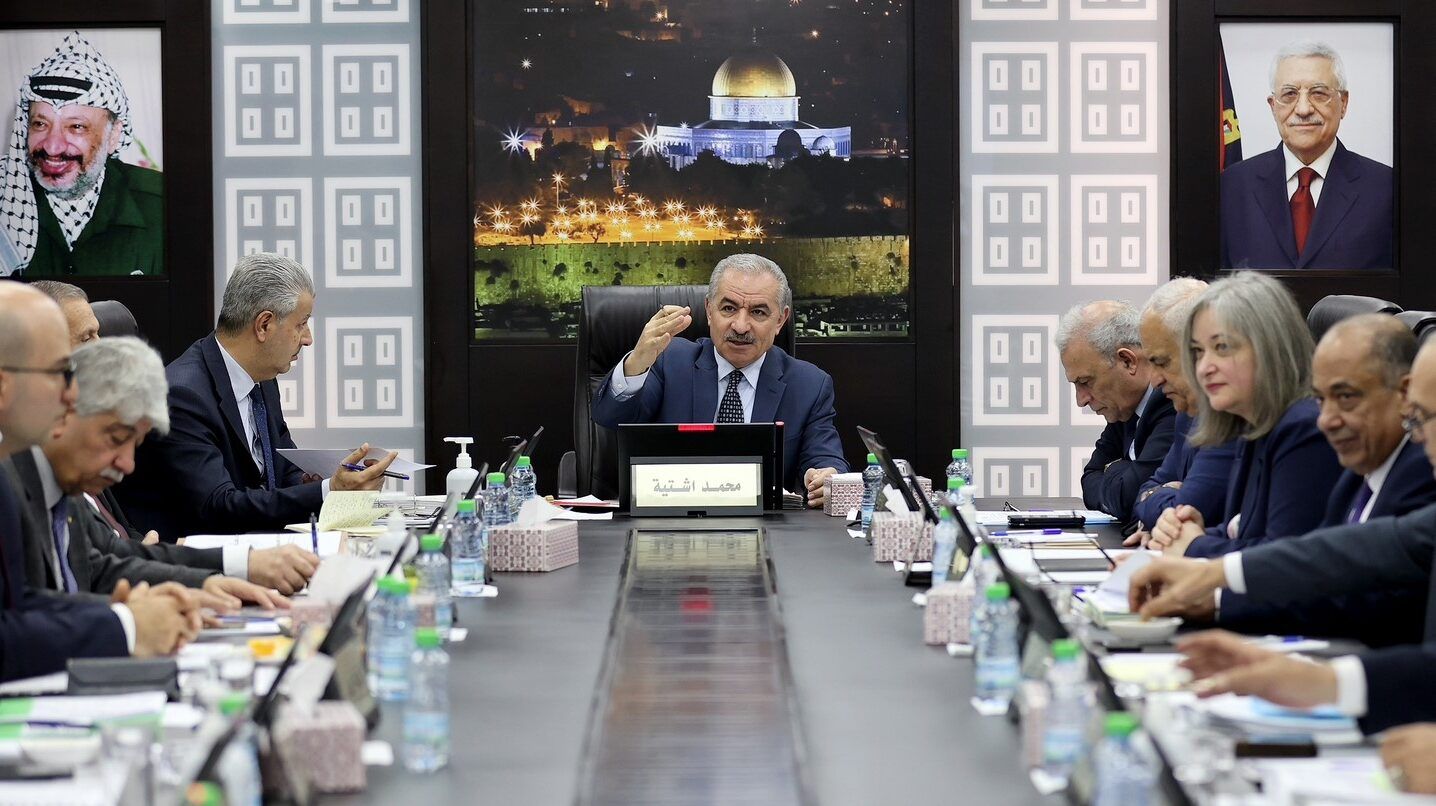 اشتية: نحمل الحكومة الإسرائيلية المسؤولية عن تداعيات العدوان المستمر على شعبنا ومقدراته