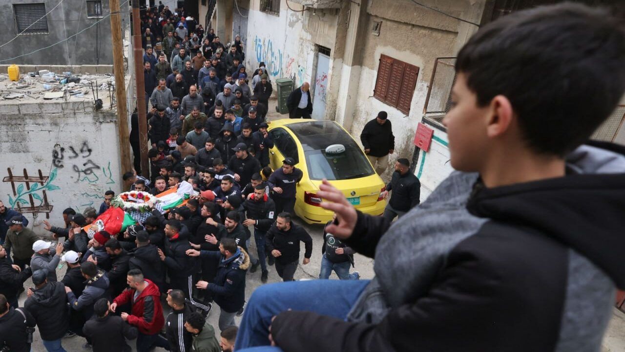 جماهير نابلس تشيع جثمان الشهيد أبو جنيد