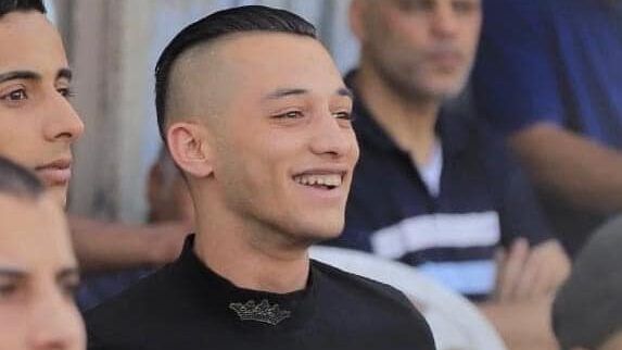 ارتقاء أحمد أبو جنيد متأثرا بإصابته برصاص قوات الاحتلال في نابلس