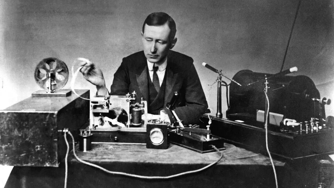 التطور التاريخي الذي شهده صنع "التلغراف الكهربائي" عبر الزمن