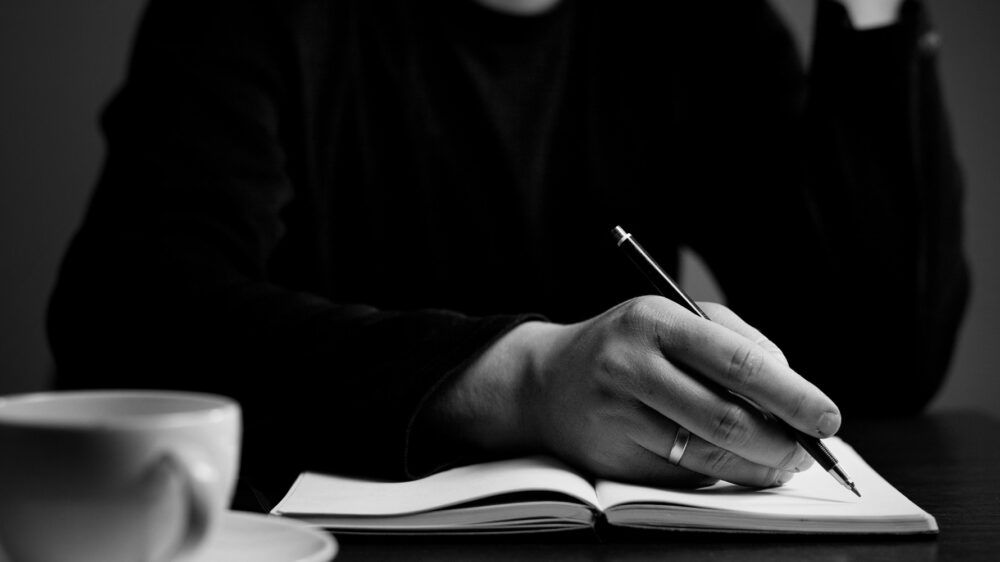 هموم الكتابة وتضعضع العلاقة بين الكاتب والقارئ