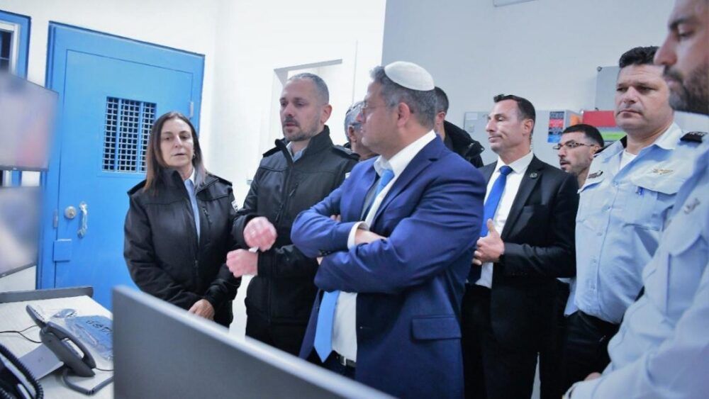 عبد ربه: زيارة بن غفير لسجن نفحة تحمل بعدا عنصريا يستهدف حياة الأسرى