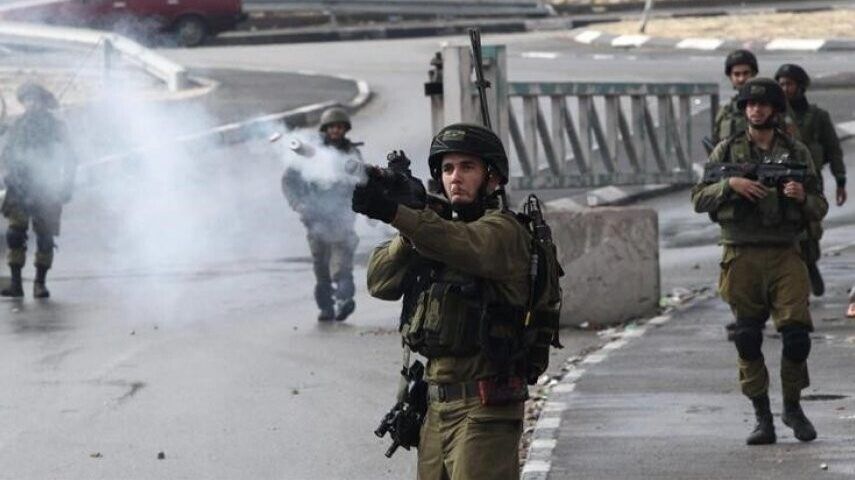 إصابات بالاختناق في بلدة أبو ديس شرق القدس