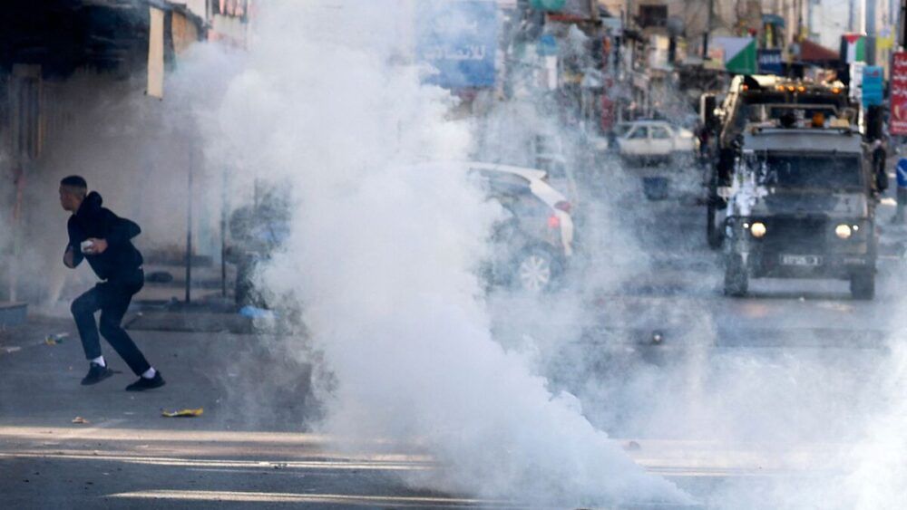 إصابات خلال مواجهات في مناطق متفرقة بالضفة الغربية