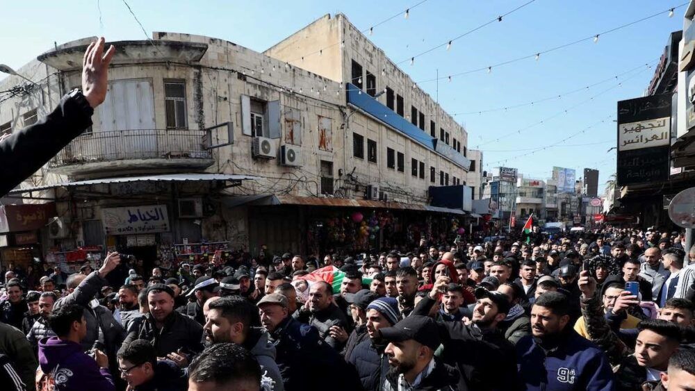 أهالي نابلس يشيعون جثمان أمير البسطامي