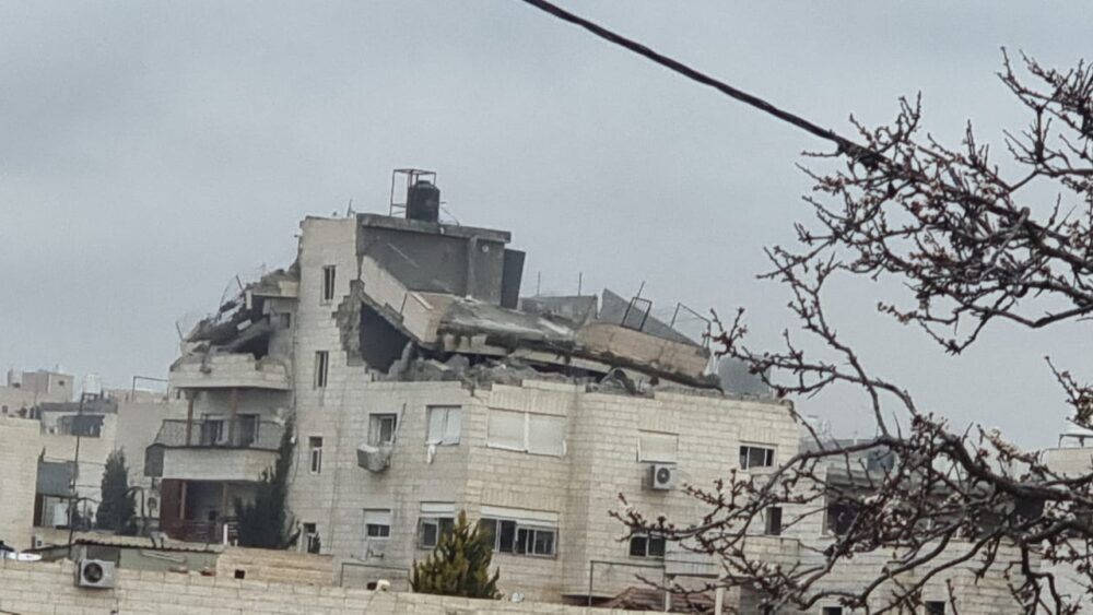 الاحتلال يفجر منزل الشهيد محمد الجعبري في الخليل